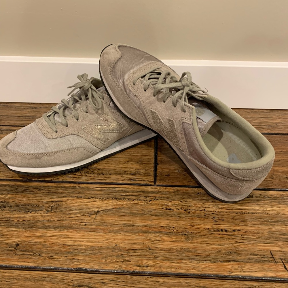 New Balance 620 series Womens size 9.5. Tan/suede. Only worn once!